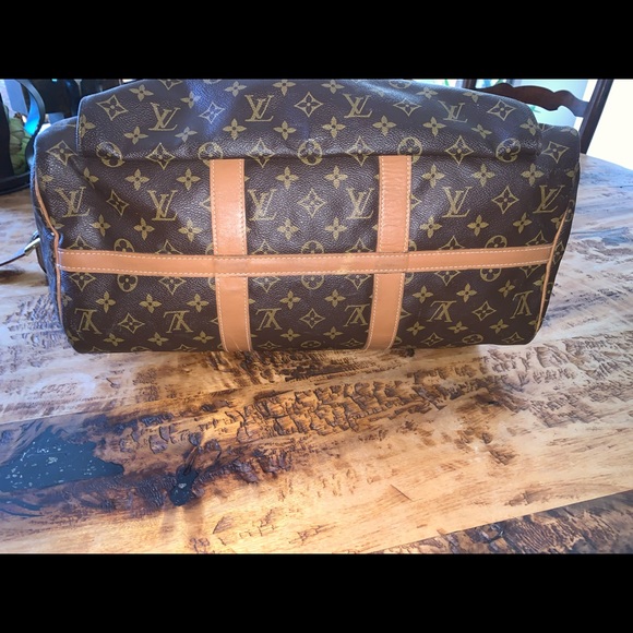 Louis Vuitton duffle bag with exterior pockets - Picture 7 of 16